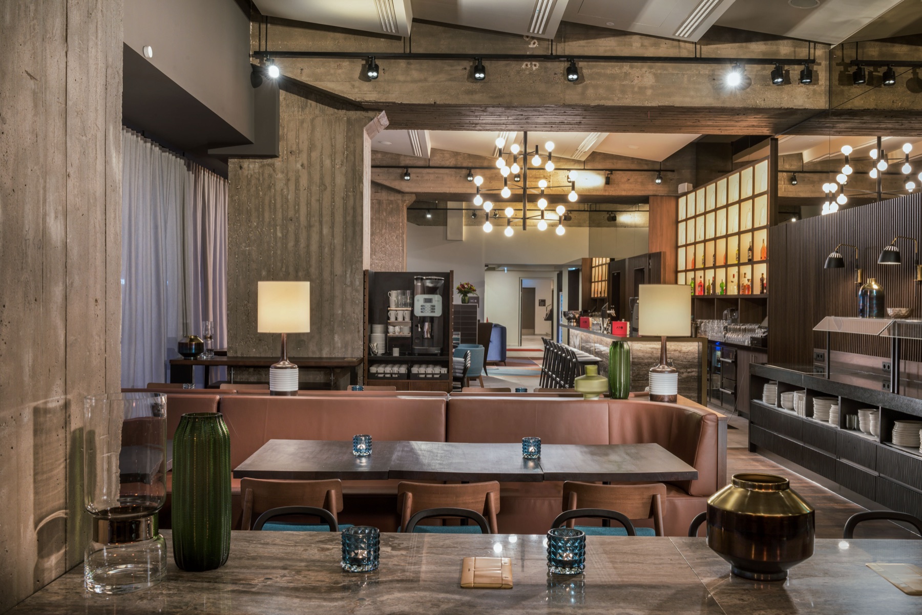 Adina Hotel Leipzig – Lobby und Empfangsbereich